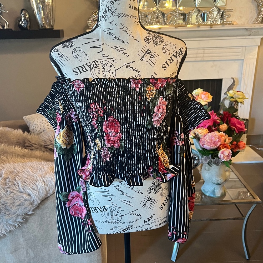 Impulsive π Off the Shoulder Top - Picture 3 of 15